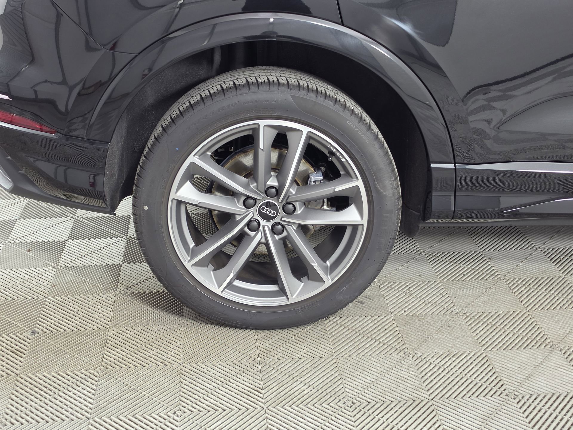 Certified 2025 Audi Q3 2.0T Premium w/ Convenience Package AWD/4WD image 9