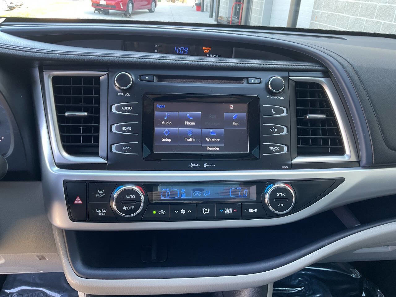 Used 2015 Toyota Highlander Plus AWD/4WD image 22