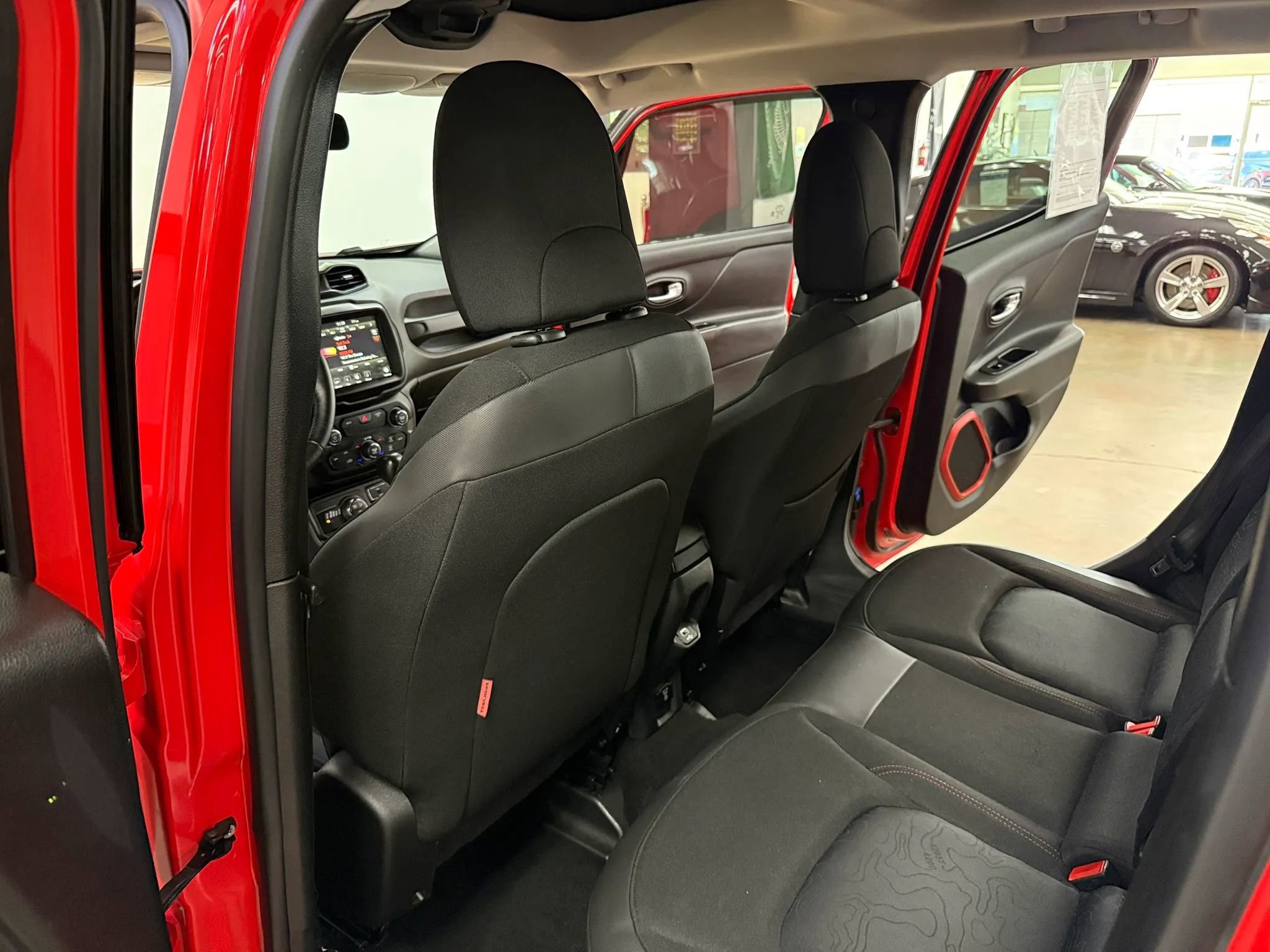 Used 2018 Jeep Renegade Trailhawk w/ UConnect 8.4 Nav Group image 19