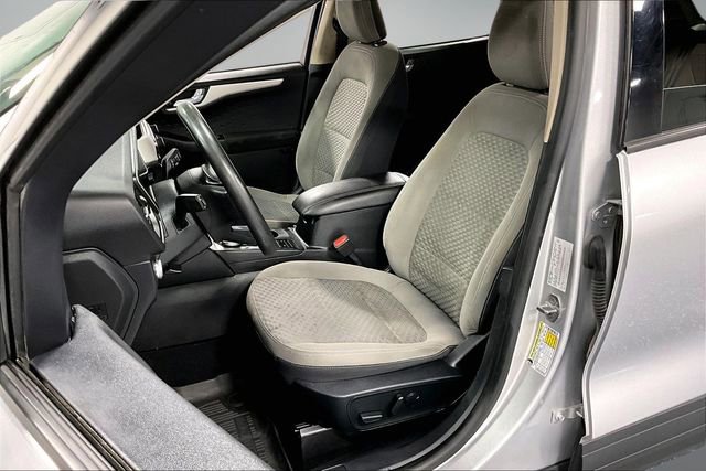 Used 2020 Ford Escape SE image 18