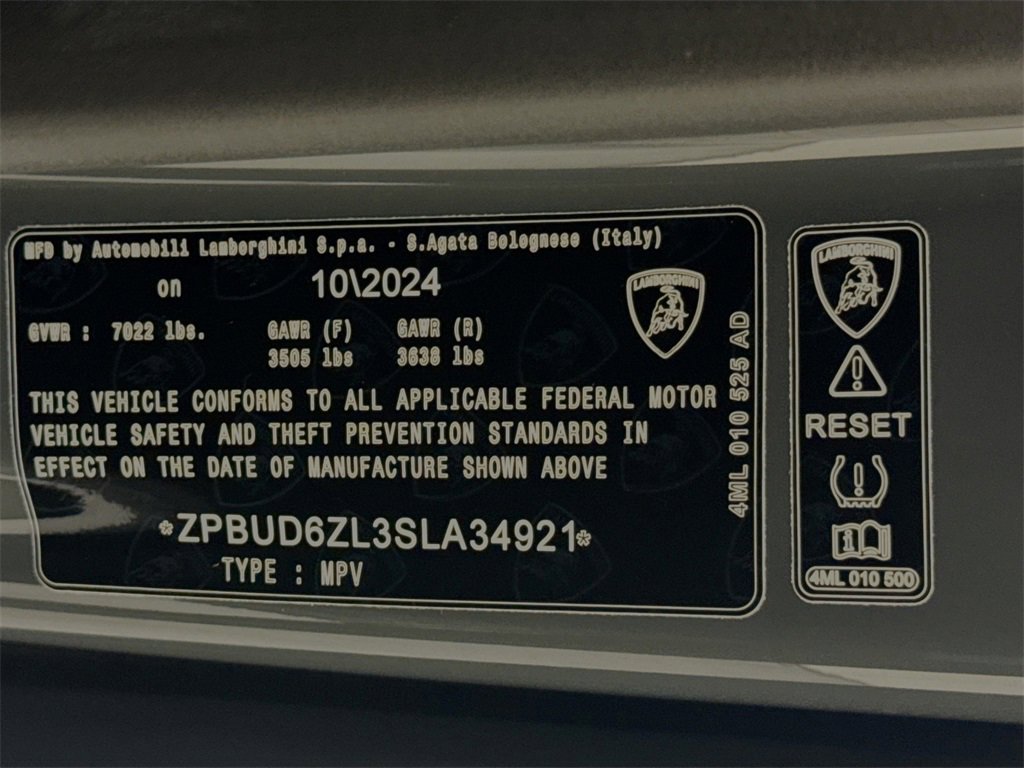 Used 2025 Lamborghini Urus SE image 36