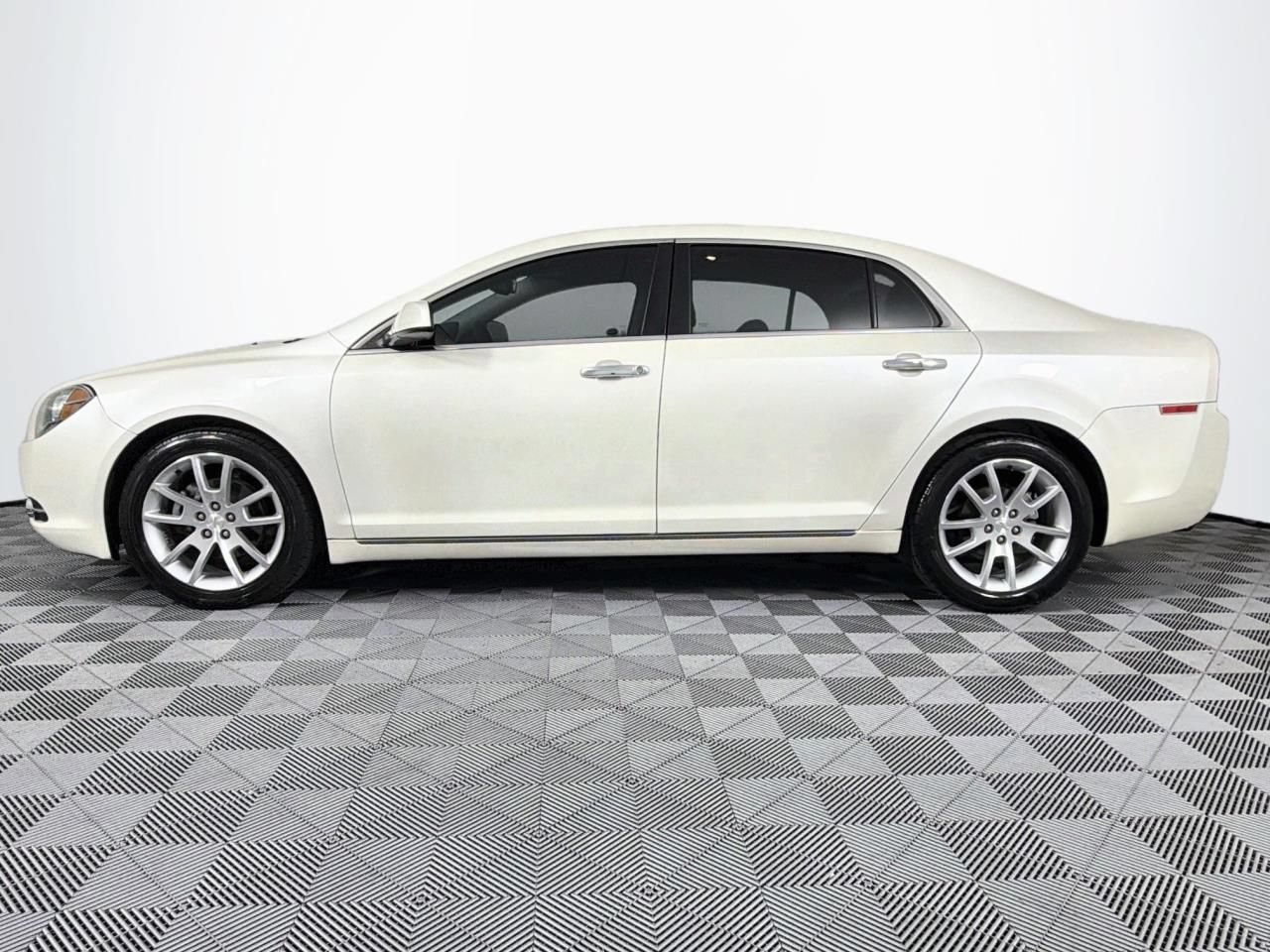 Used 2012 Chevrolet Malibu LTZ FWD image 7