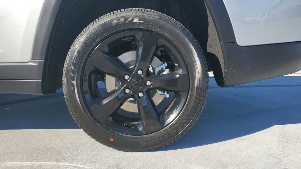 New 2025 Jeep Grand Cherokee L Altitude image 6