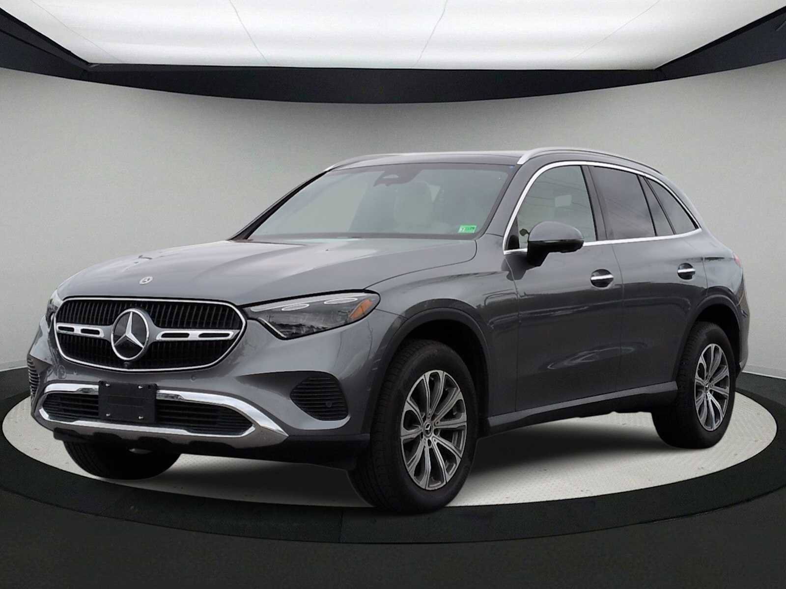 Used 2023 Mercedes-Benz GLC 300 4MATIC image 4