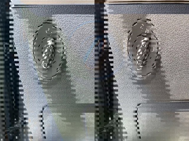 New 2025 Volkswagen Taos SE image 31