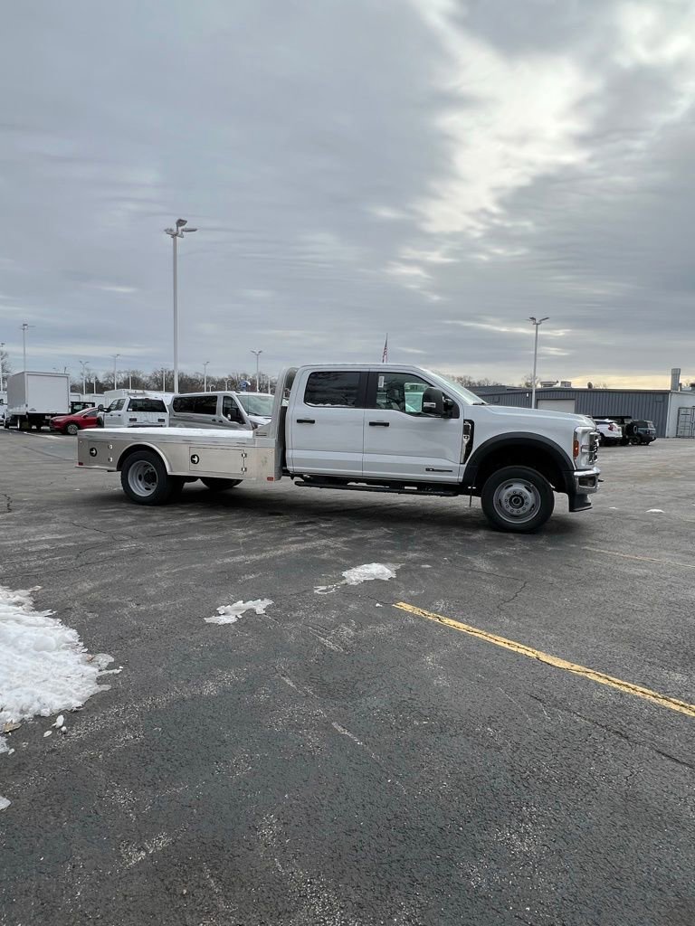 New 2026 Ford F550 4x4 Crew Cab image 4