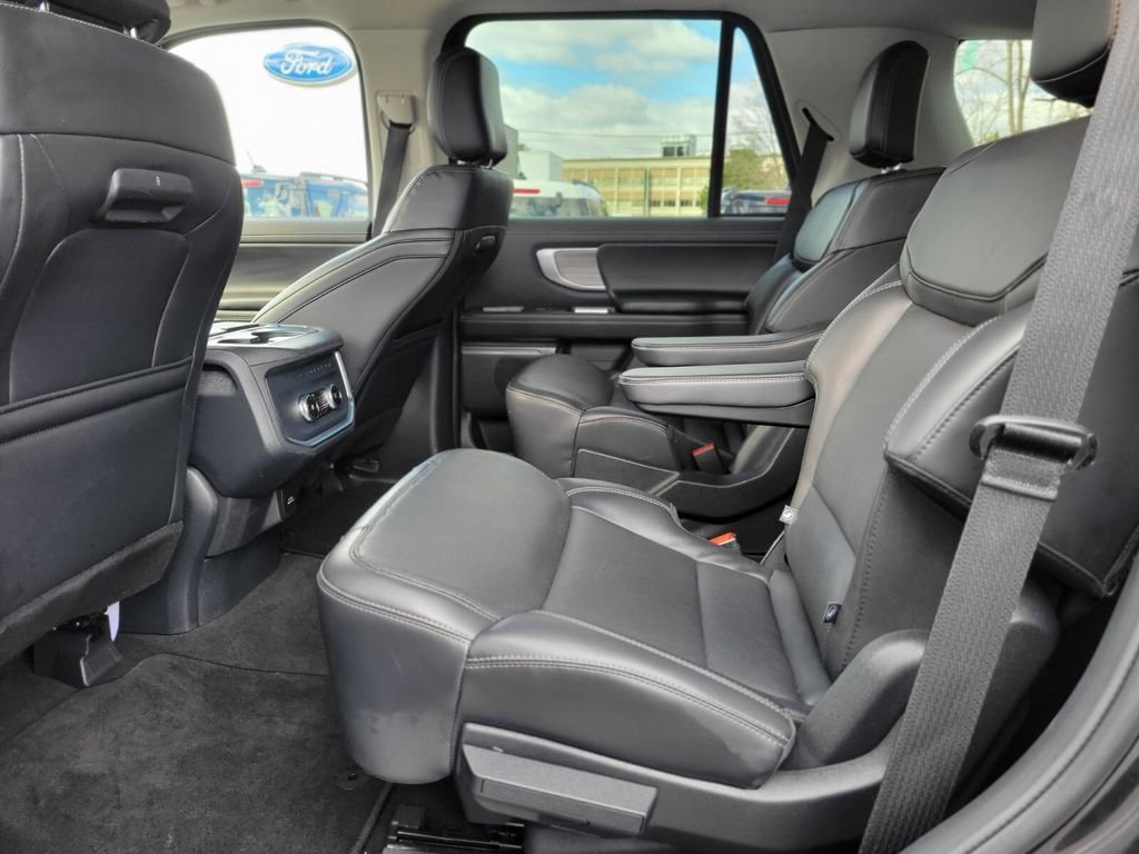 Used 2025 Ford Expedition Platinum image 14