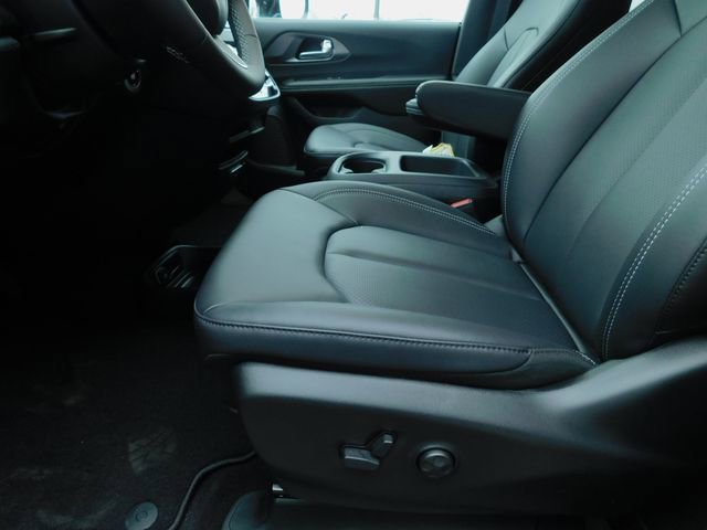 New 2026 Chrysler Voyager LX FWD image 9