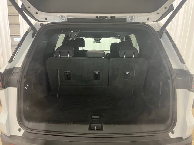 Used 2025 Chevrolet Traverse LT image 13