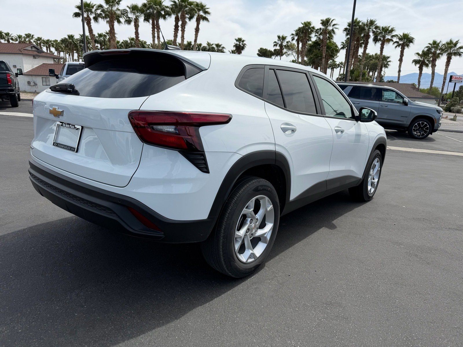 Used 2024 Chevrolet Trax LS w/ LS Convenience Package image 3