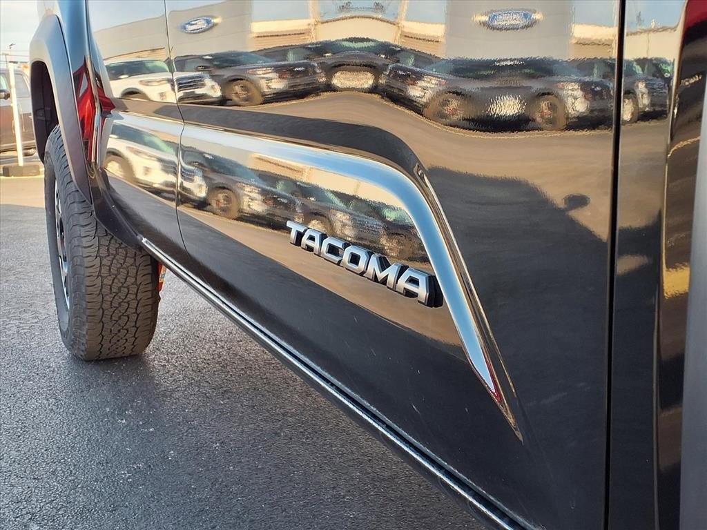 Used 2024 Toyota Tacoma TRD Off-Road image 30