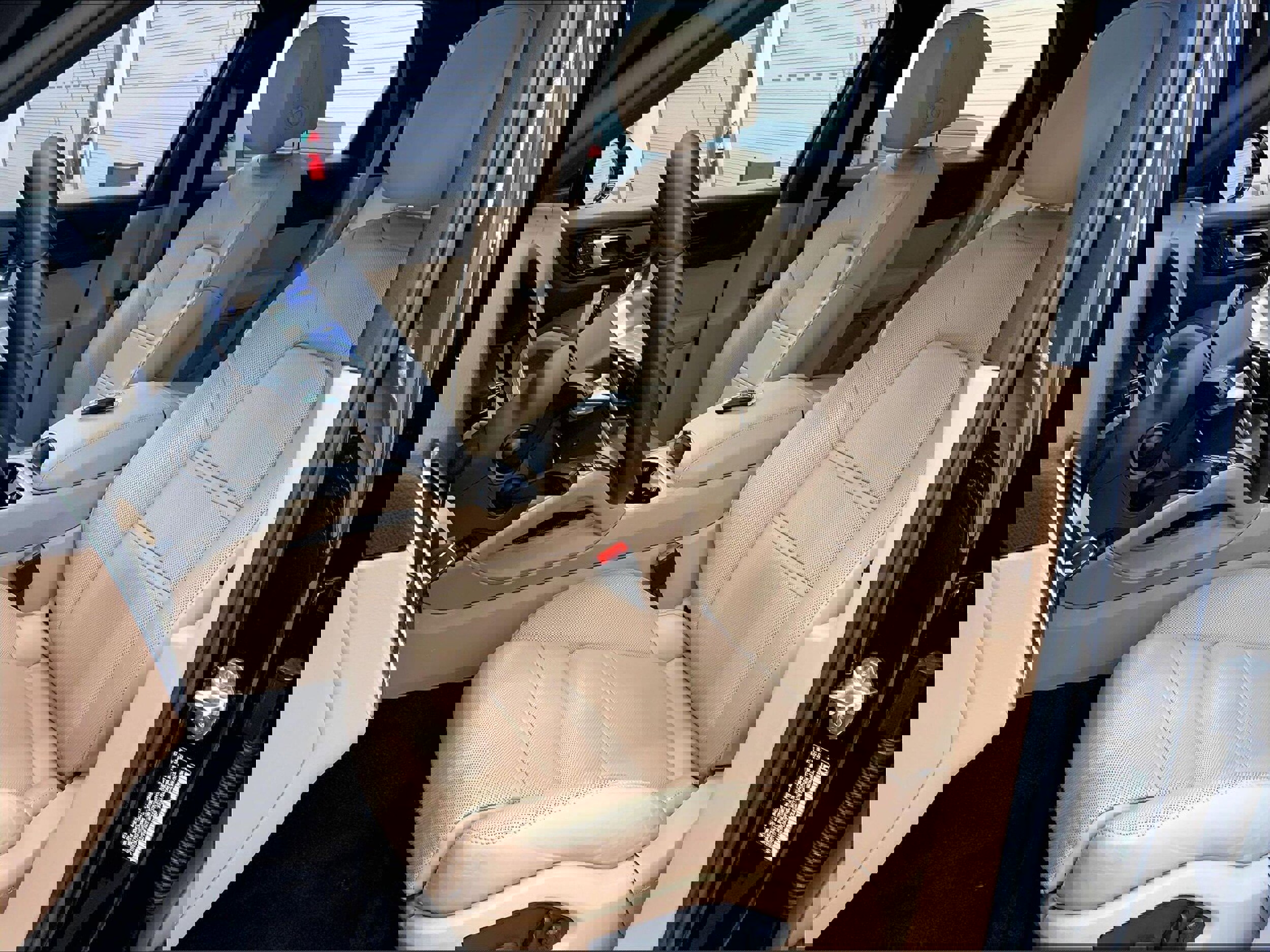 Used 2023 Porsche Cayenne Platinum Edition image 5