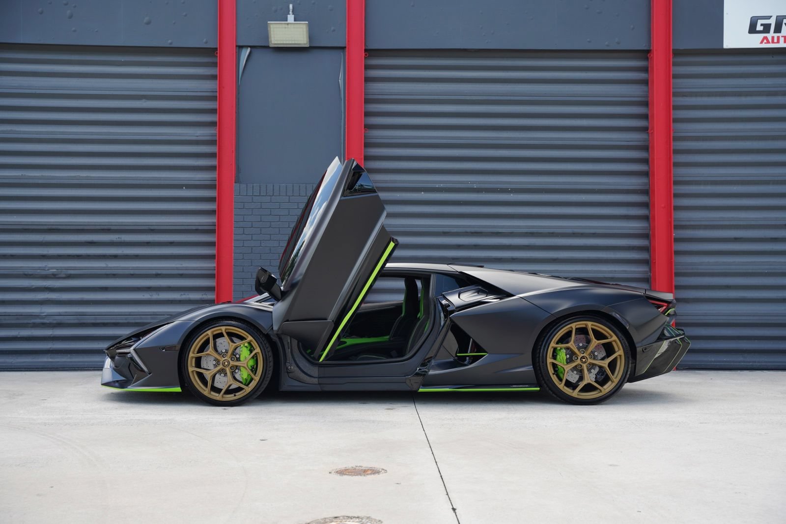 Used 2024 Lamborghini Revuelto AWD/4WD image 5