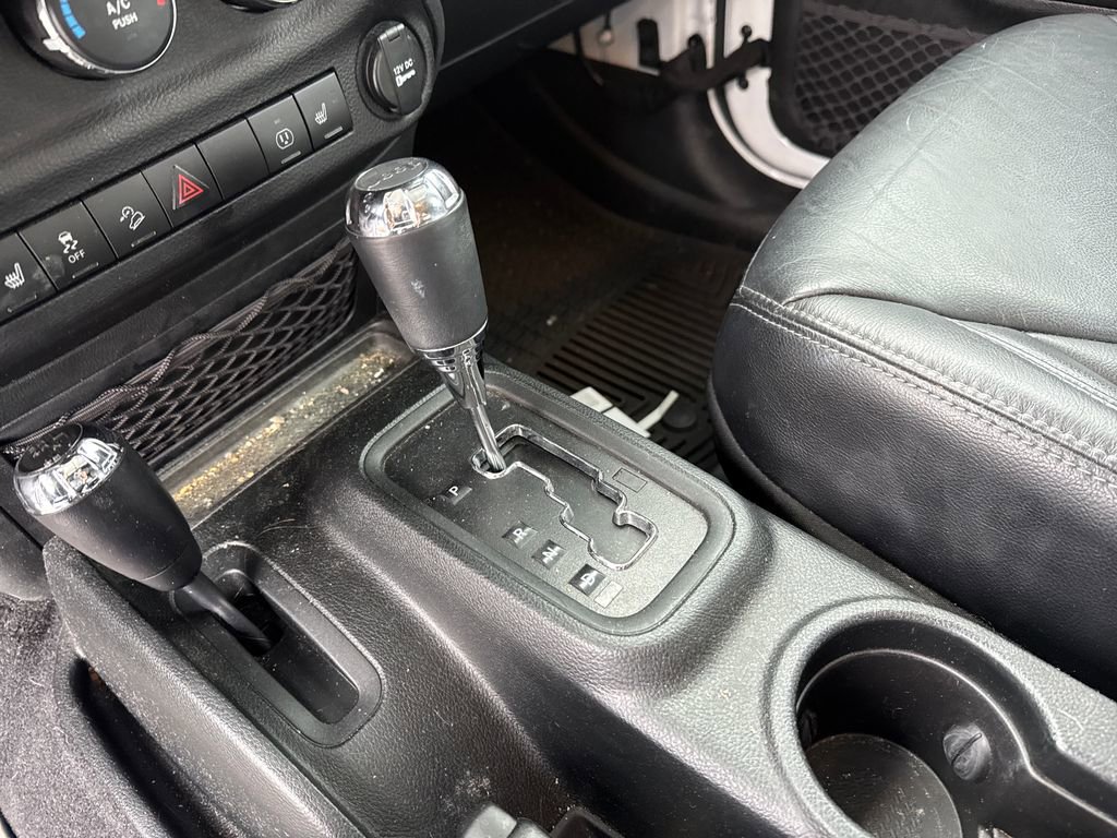 Used 2018 Jeep Wrangler Unlimited Sahara image 28