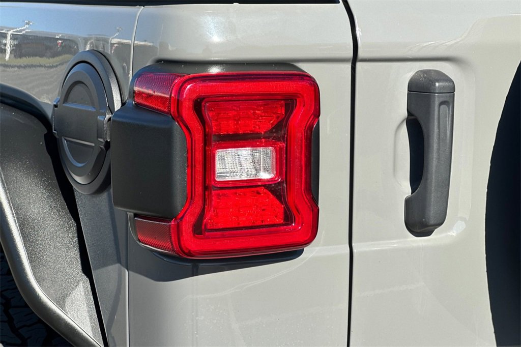 Used 2021 Jeep Wrangler Sport S image 29