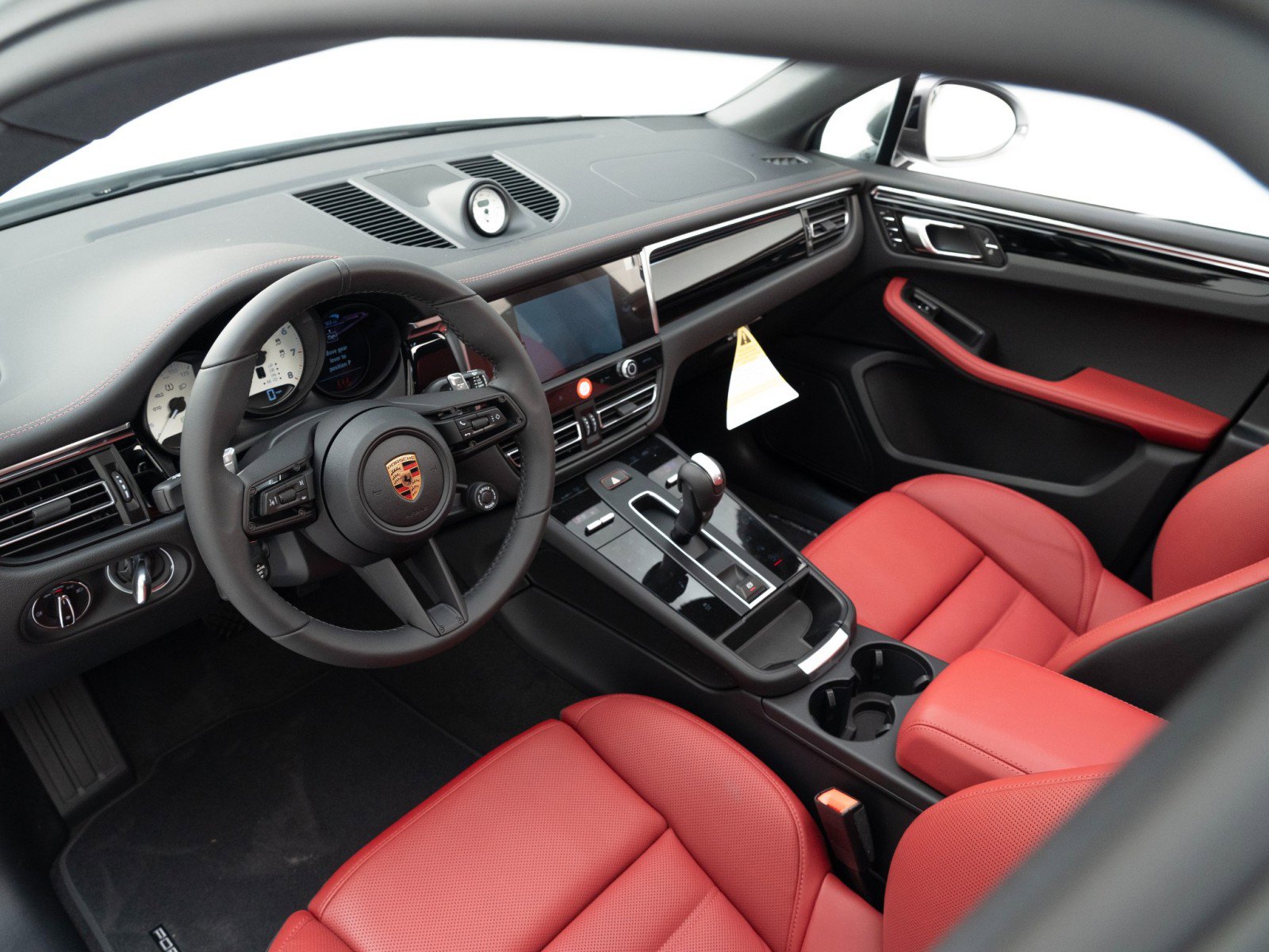 New 2026 Porsche Macan image 4