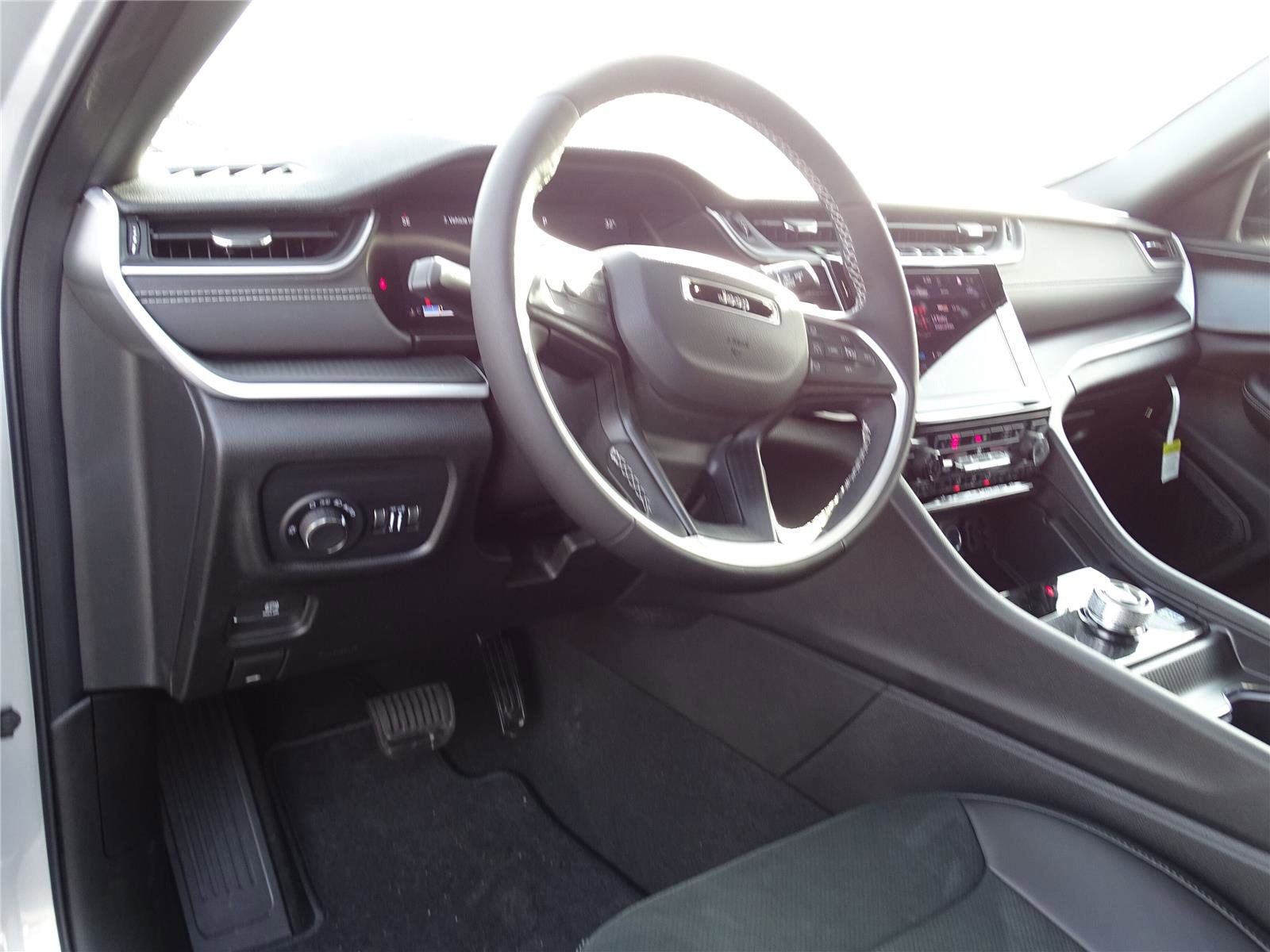 Used 2025 Jeep Grand Cherokee L Altitude image 26