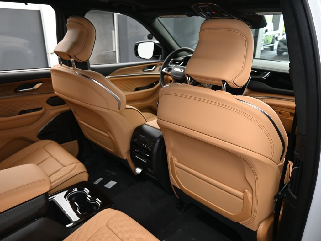 Used 2025 Jeep Grand Cherokee L Summit AWD/4WD image 40
