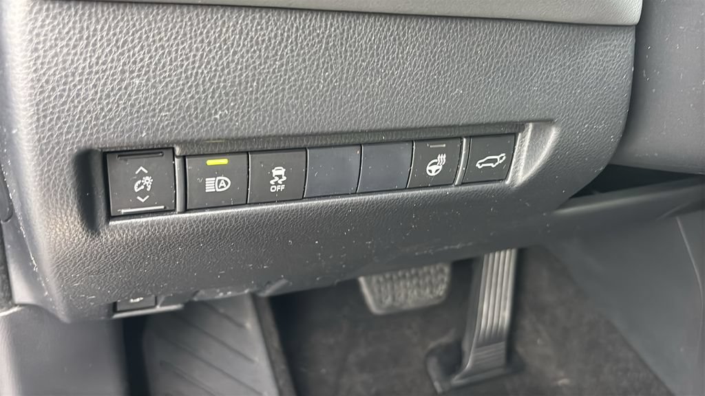 Used 2021 Toyota Venza XLE w/ Softex Package AWD/4WD image 14