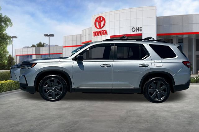 Used 2025 Honda Pilot Sport image 8