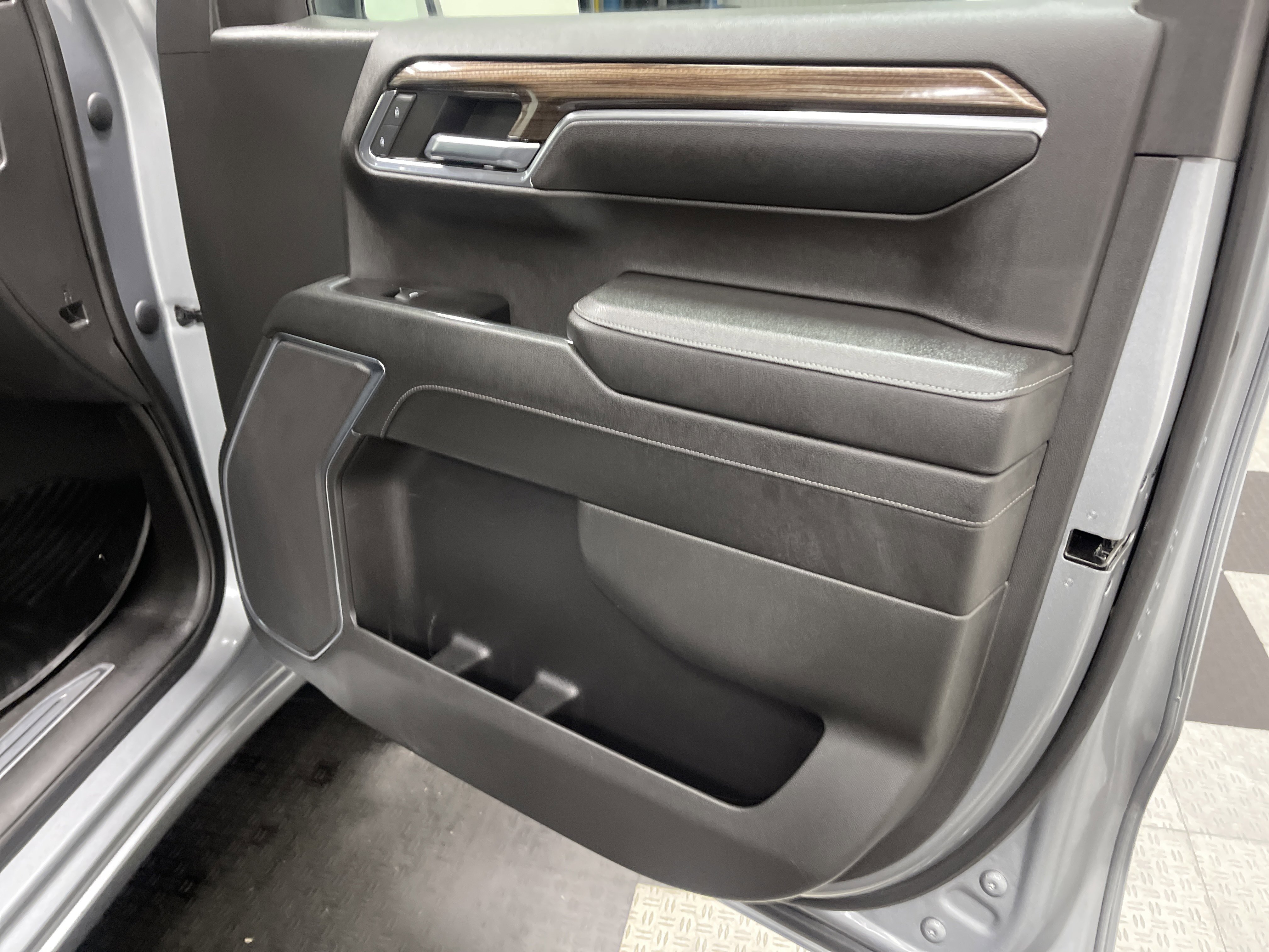 Used 2023 Chevrolet Silverado 1500 LT AWD/4WD image 23