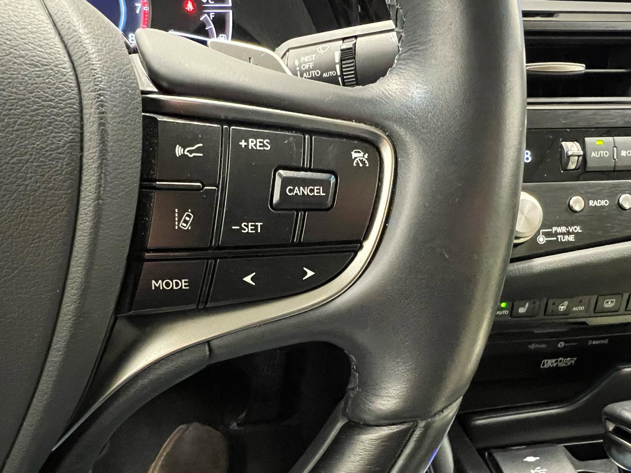 Used 2022 Lexus ES 350 Ultra Luxury w/ Accessory Package 2 image 30