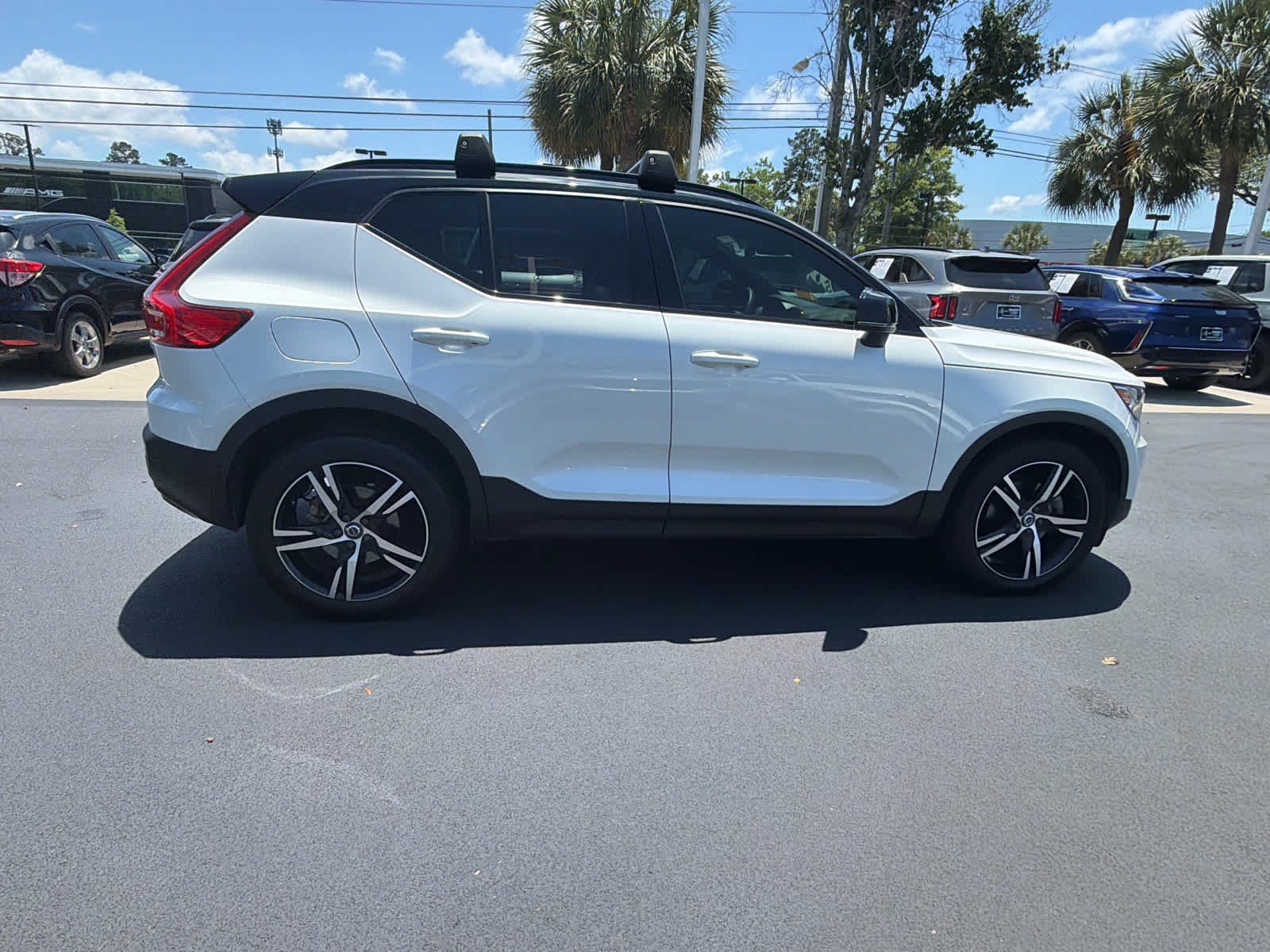 Used 2022 Volvo XC40 T4 R-Design w/ Protection Package Premier FWD image 18