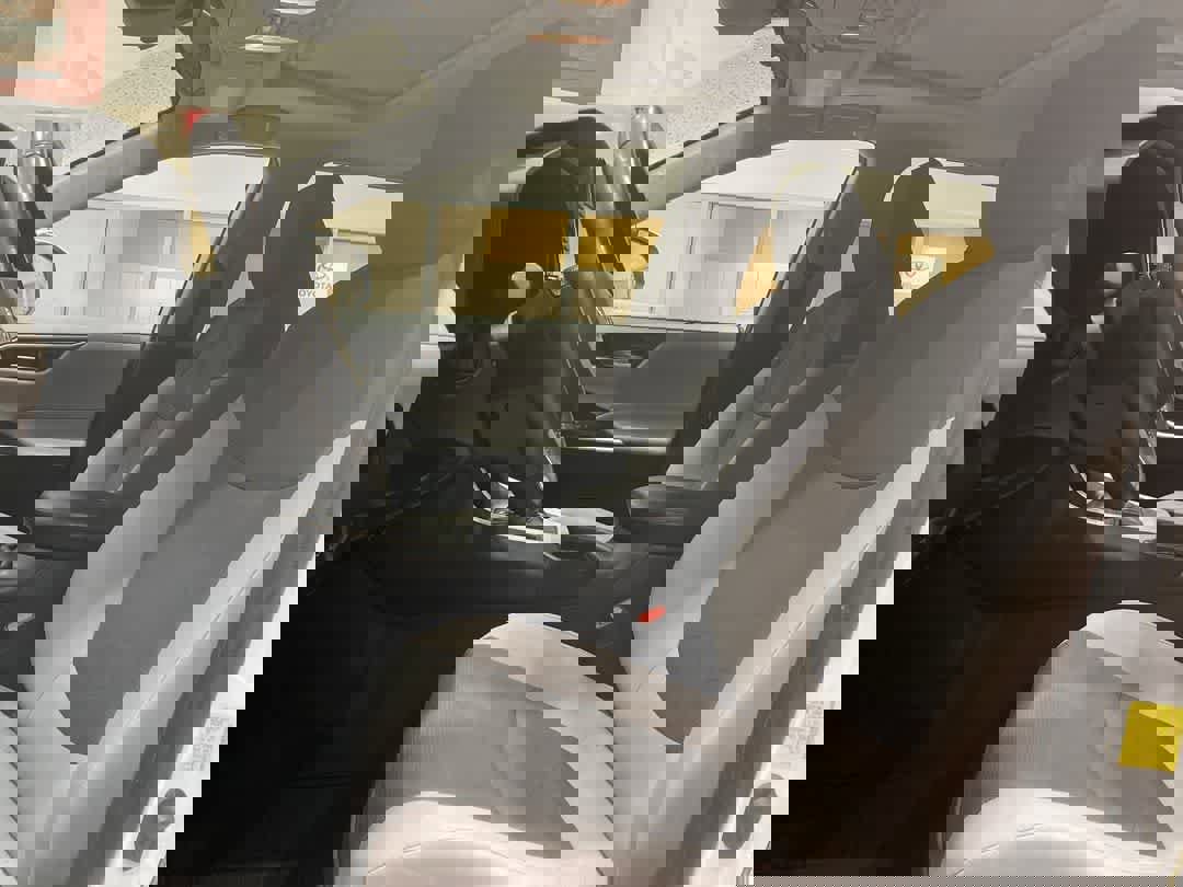 Used 2021 Toyota RAV4 XLE w/ Convenience Package image 11