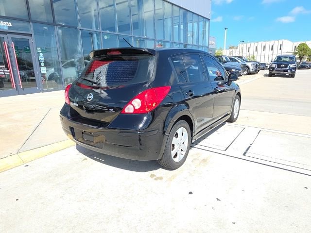Used 2011 Nissan Versa SL w/ Premium Pkg image 4