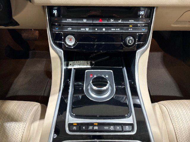 Used 2017 Jaguar XF Prestige RWD image 56