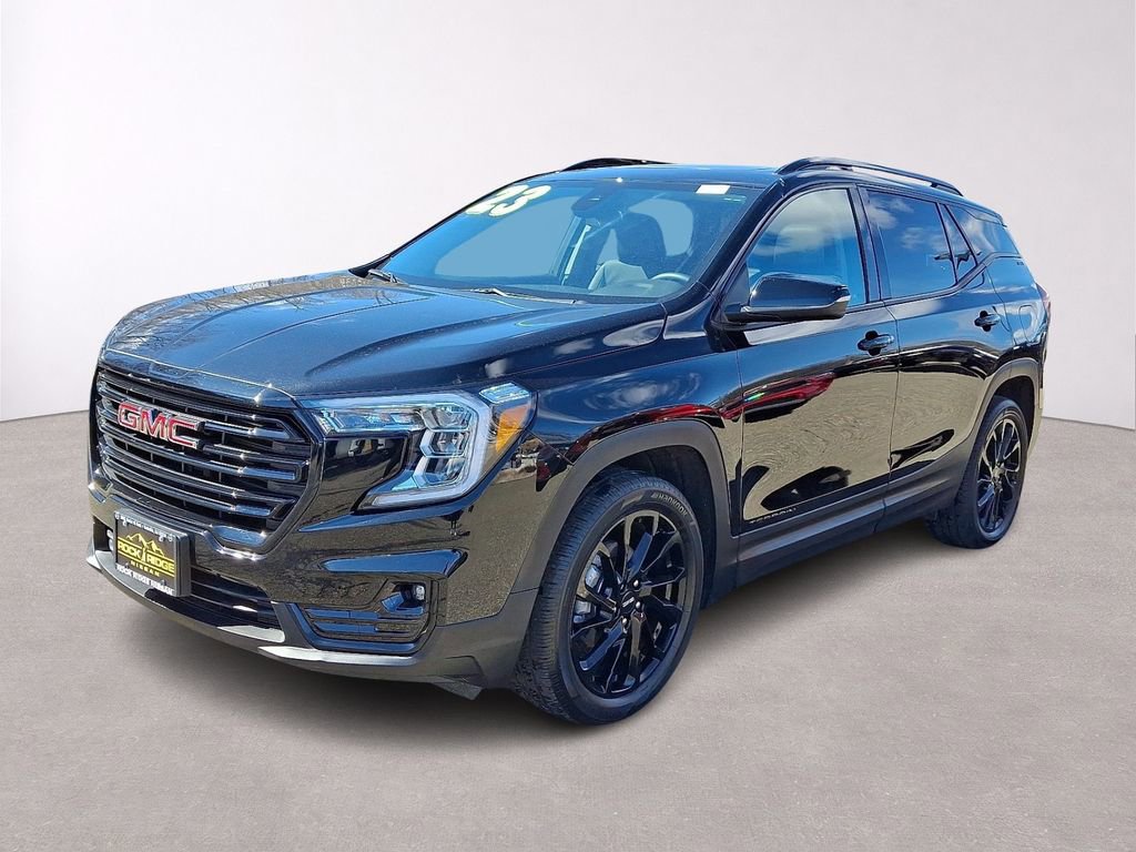 Used 2023 GMC Terrain SLT w/ Elevation Edition image 3