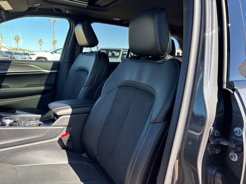 New 2026 Jeep Grand Cherokee Altitude AWD/4WD image 14