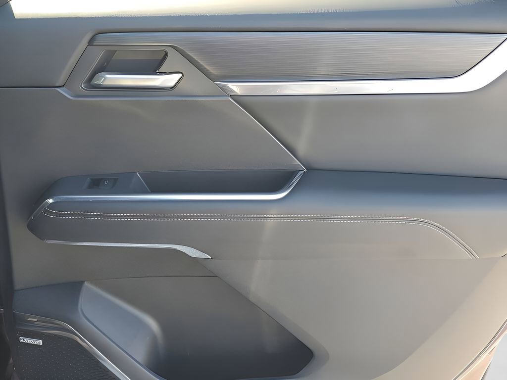 Used 2025 GMC Acadia Elevation image 44