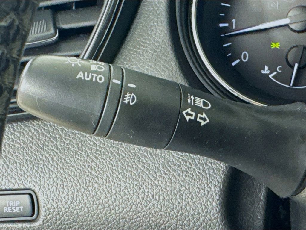 Used 2017 Nissan Rogue SL FWD image 14