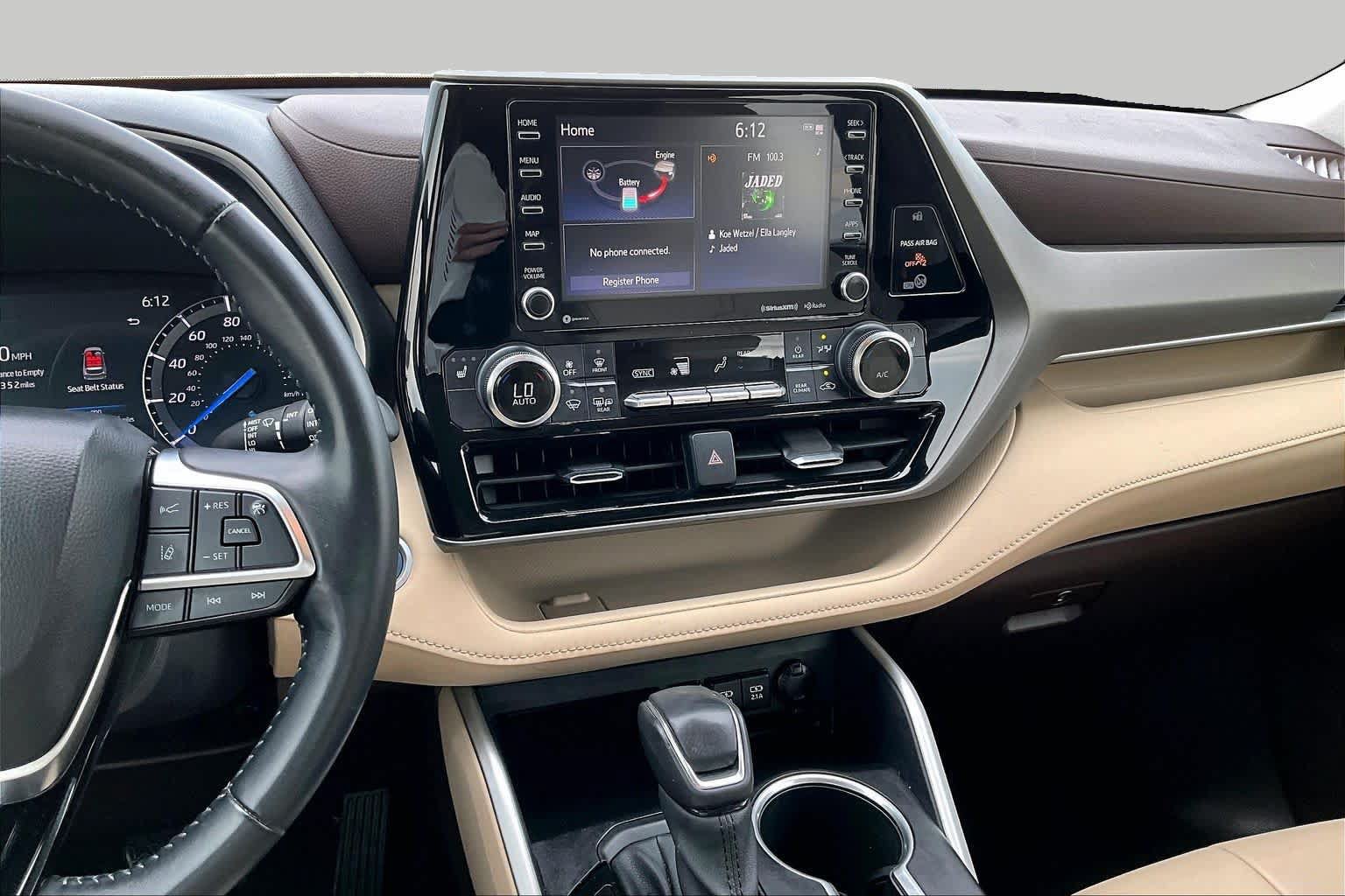 Used 2020 Toyota Highlander XLE FWD image 7