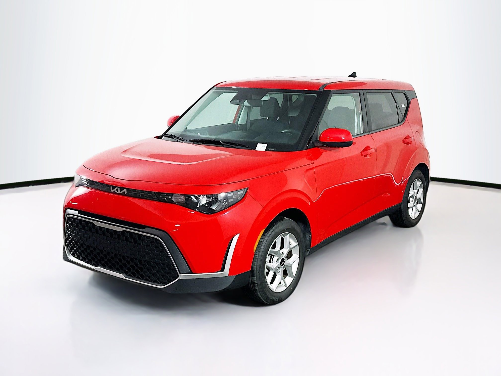 Used 2025 Kia Soul LX w/ LX Technology Package image 3