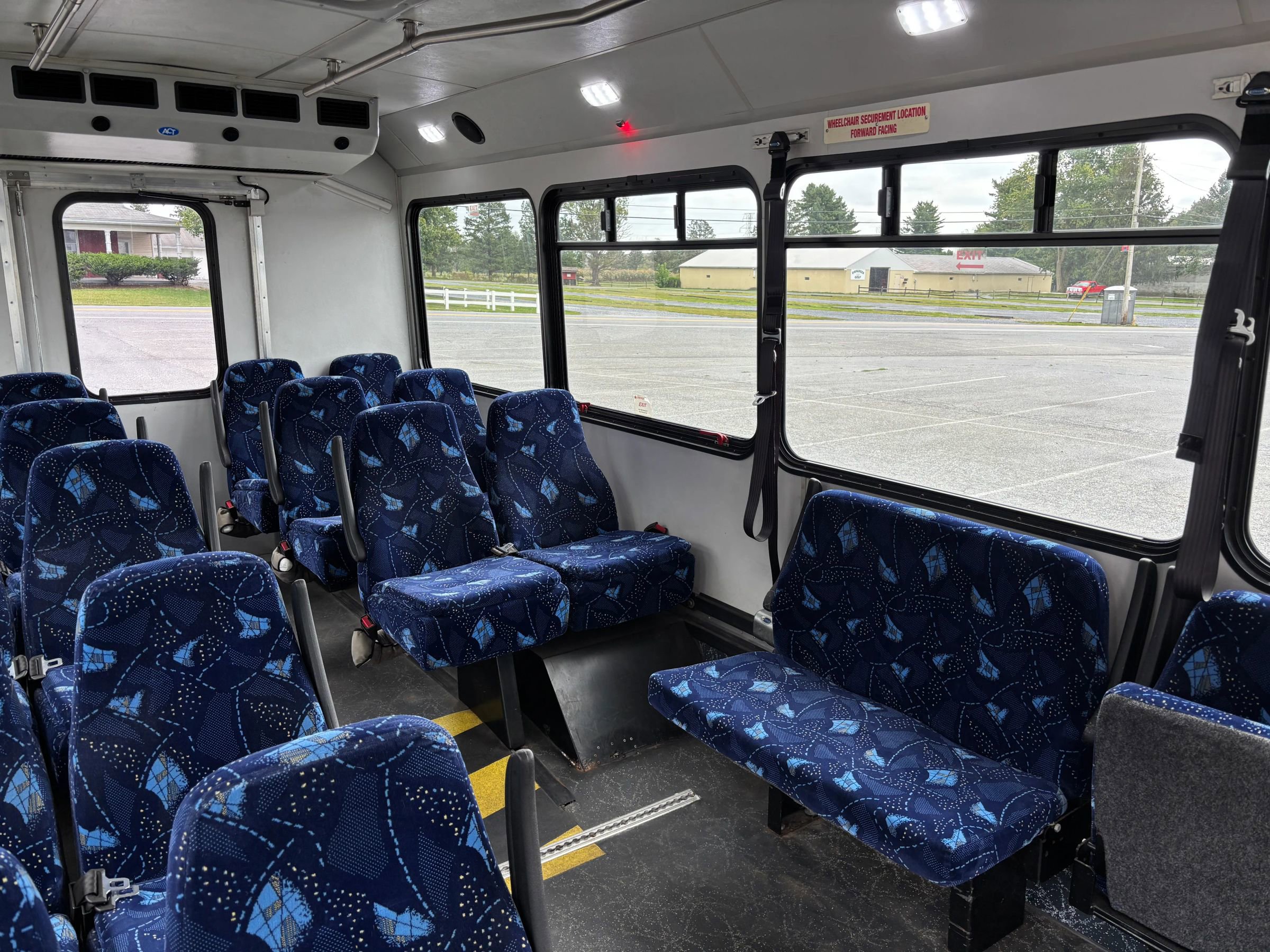 Used 2015 Chevrolet Express 4500 w/ Shuttle Bus Package RWD image 25