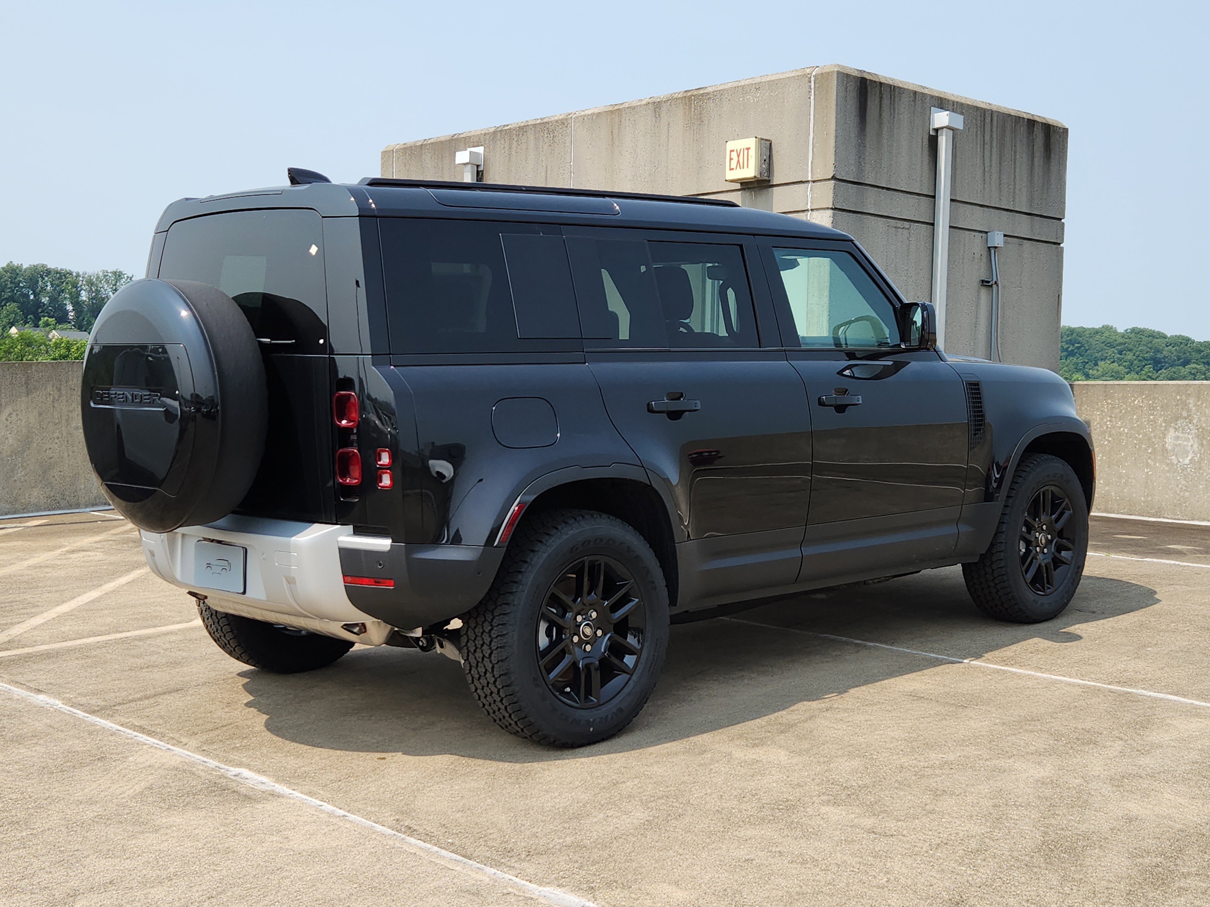 New 2025 Land Rover Defender 110 S image 2