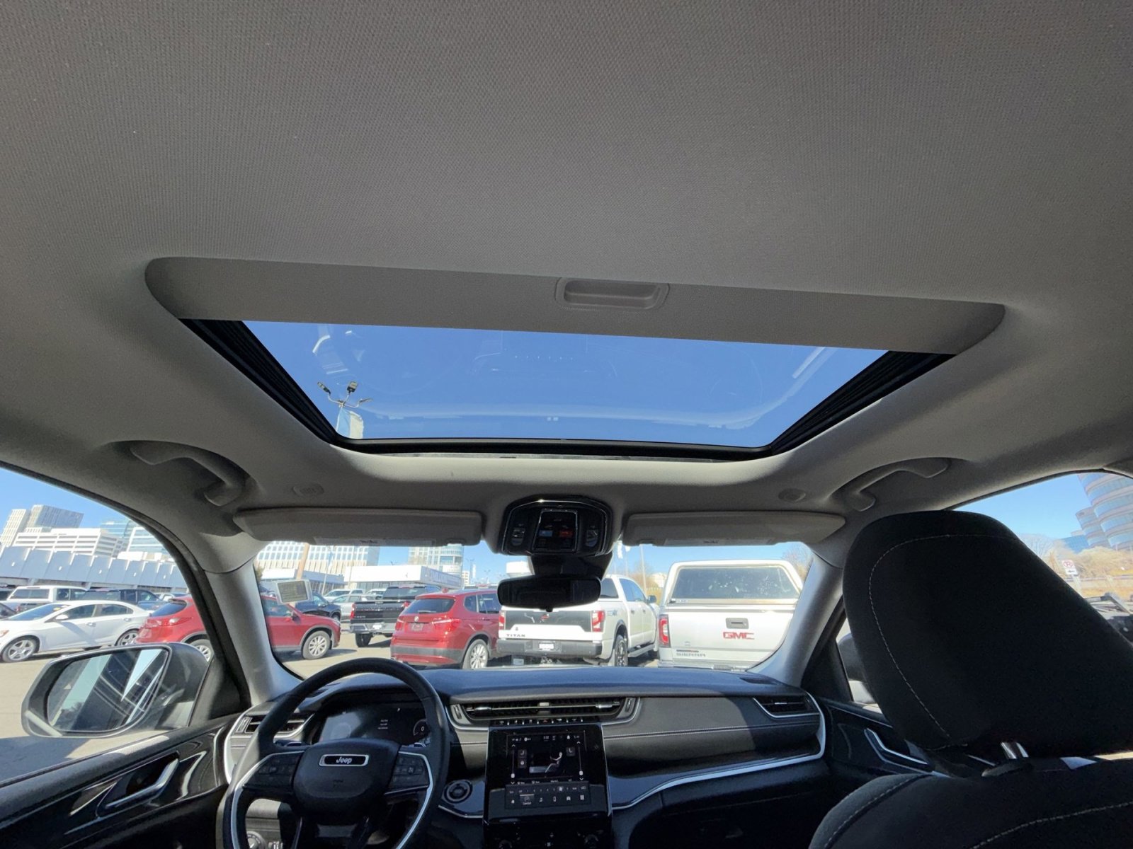 Used 2023 Jeep Grand Cherokee Laredo w/ Luxury Tech Group I image 23