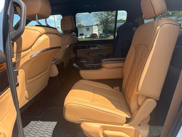 Used 2025 Jeep Grand Wagoneer Series III AWD/4WD image 8