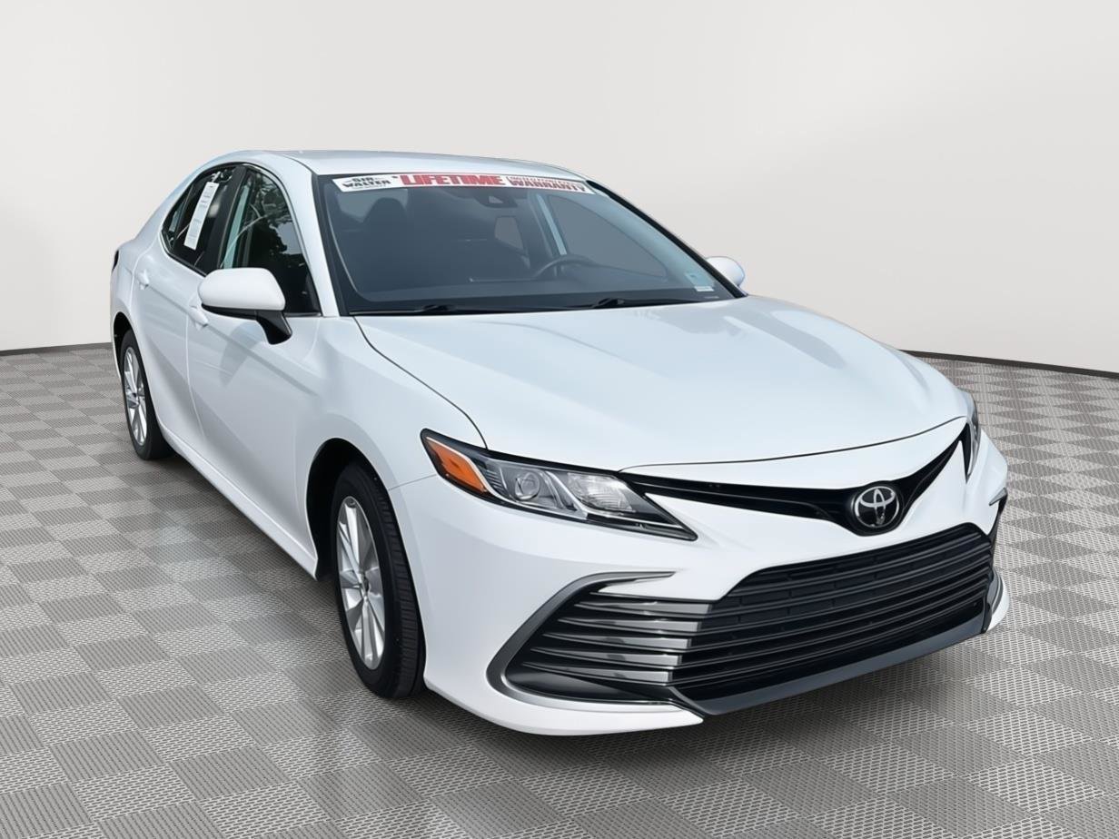 Used 2024 Toyota Camry LE image 7
