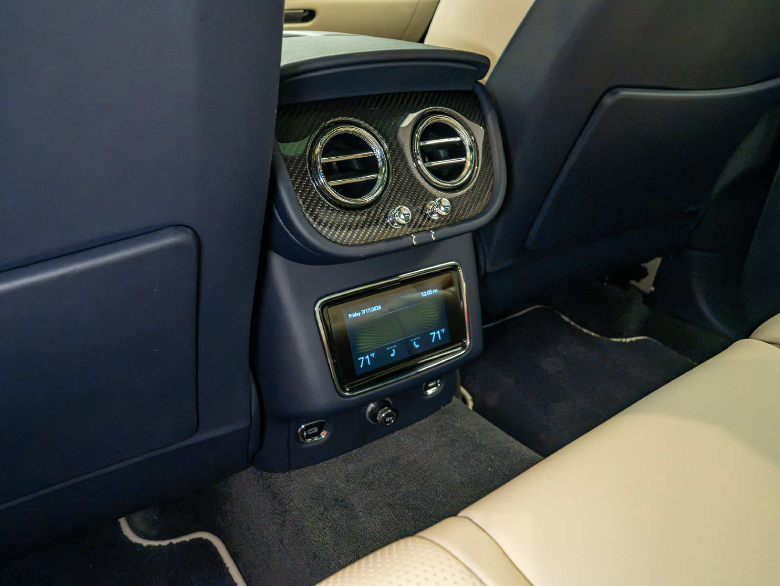 Used 2022 Bentley Bentayga AWD/4WD image 16