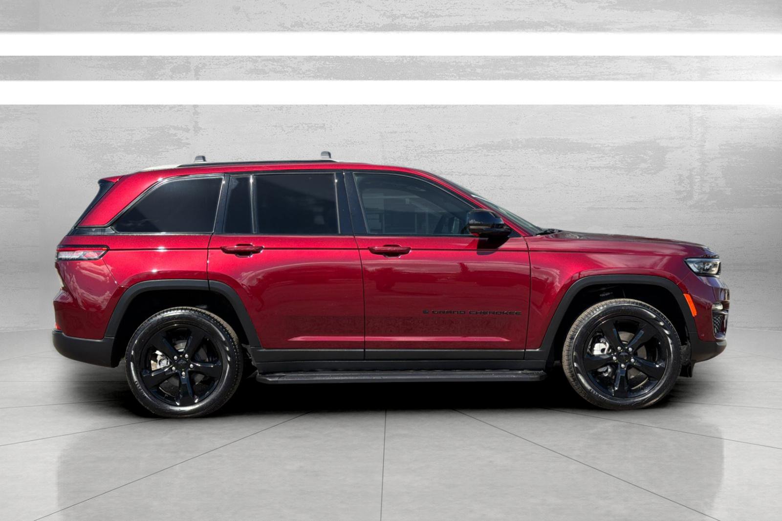 Used 2025 Jeep Grand Cherokee Limited w/ Luxury Tech Group II AWD/4WD image 4