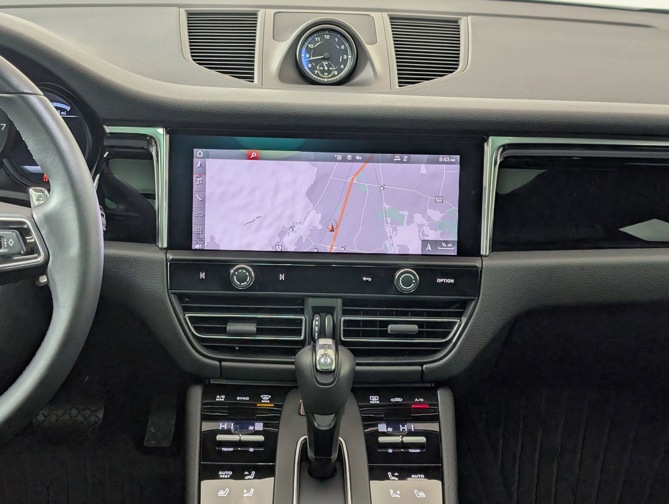 Used 2025 Porsche Macan image 24