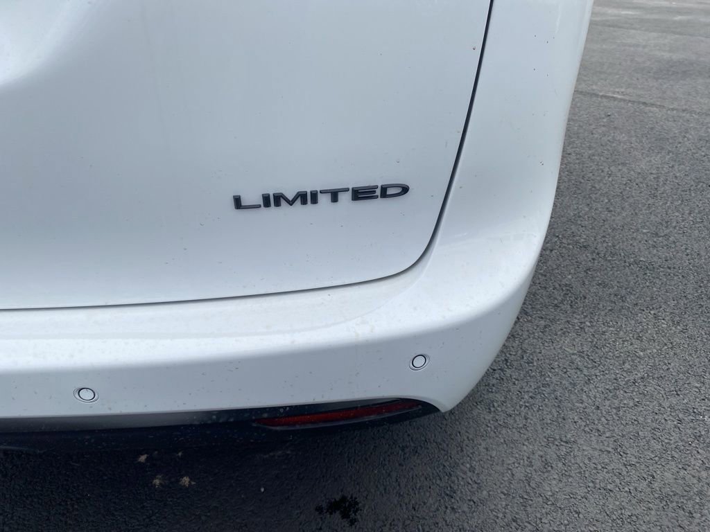 New 2026 Chrysler Pacifica Limited w/ S Appearance Package image 11