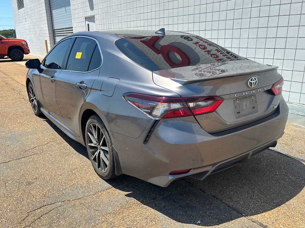 Used 2024 Toyota Camry SE FWD image 5