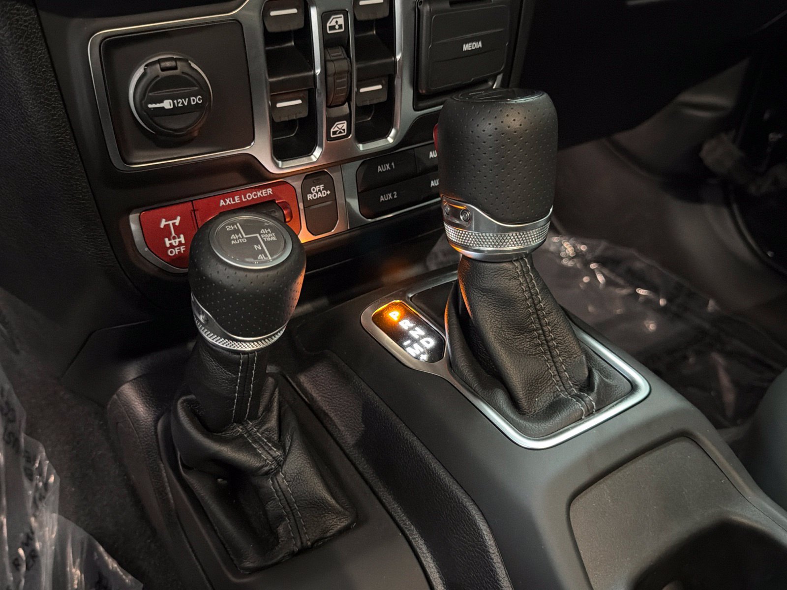 Used 2025 Jeep Gladiator Mojave AWD/4WD image 30