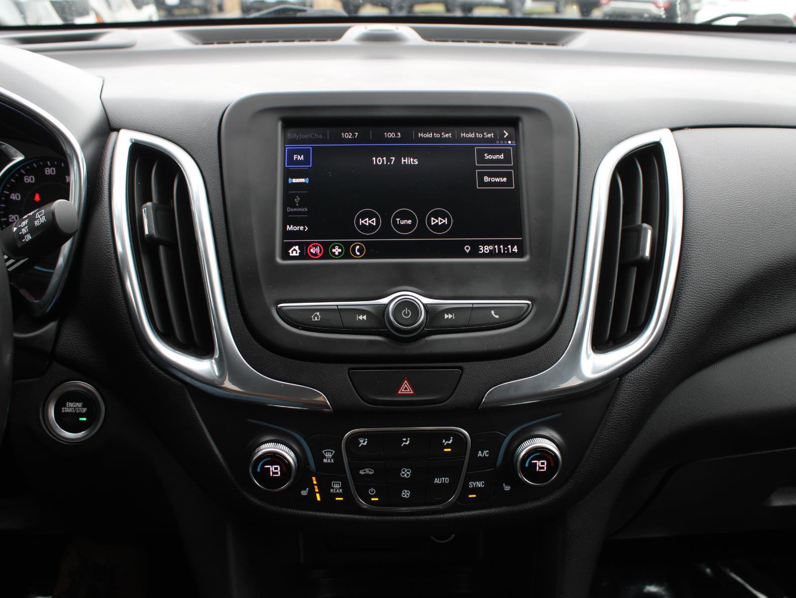 Used 2020 Chevrolet Equinox LT w/ Driver Convenience Package image 11