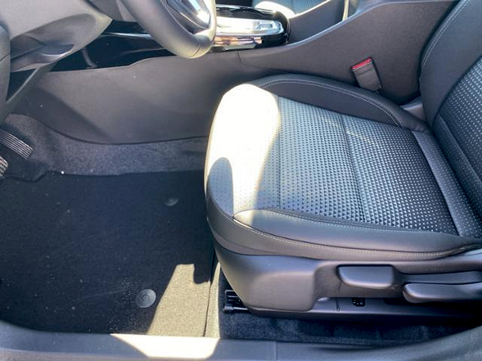 New 2026 Chevrolet Trax LT w/ Sunroof Package image 17