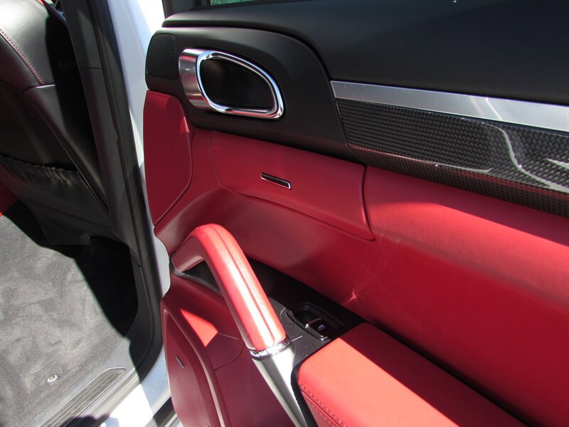 Used 2016 Porsche Cayenne GTS AWD/4WD image 33